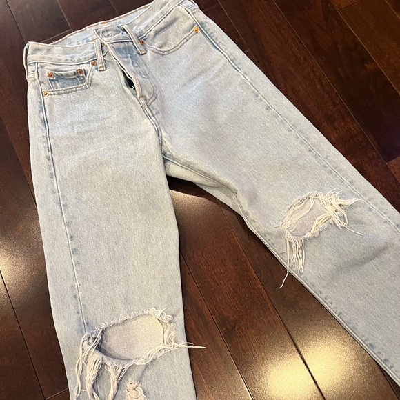 Levi’s | Distressed denim - Picture 2 of 8